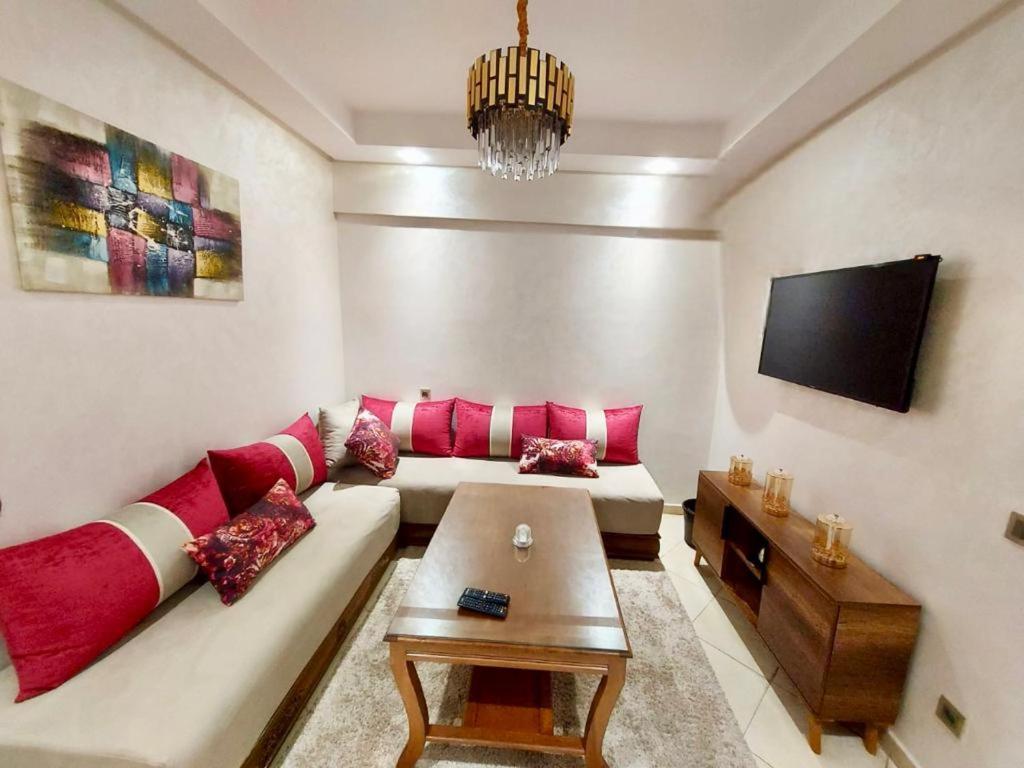 Luxury Downtown Apartment Of 80M2 In Front Of Hassan 2 Mosque And Sea From Family , Pour Famille , Interdit Couples Araabic Non Marie, Forbidden Unmarried Araabic Couples Basement Car Park Casablanca Buitenkant foto