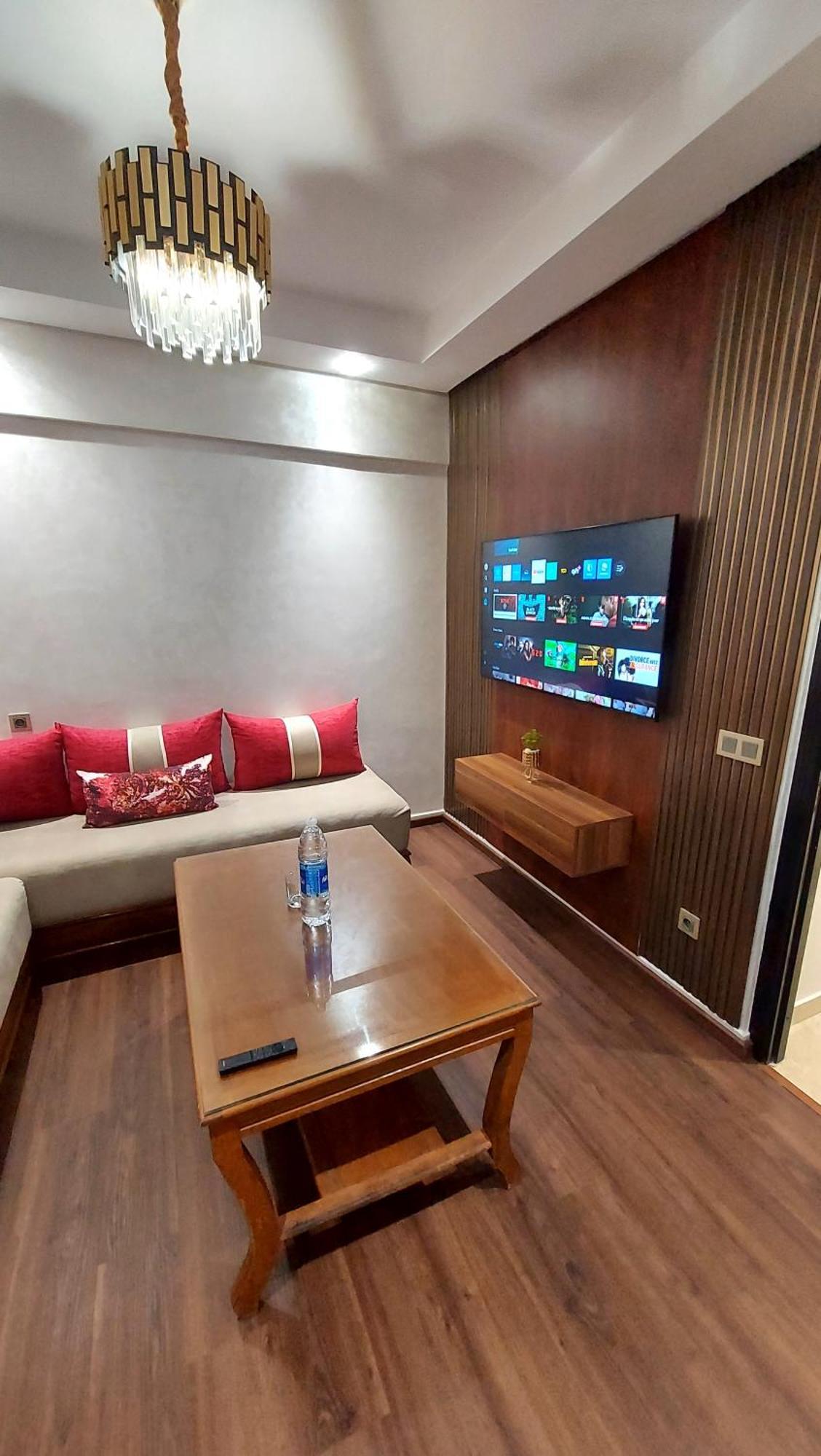 Luxury Downtown Apartment Of 80M2 In Front Of Hassan 2 Mosque And Sea From Family , Pour Famille , Interdit Couples Araabic Non Marie, Forbidden Unmarried Araabic Couples Basement Car Park Casablanca Buitenkant foto