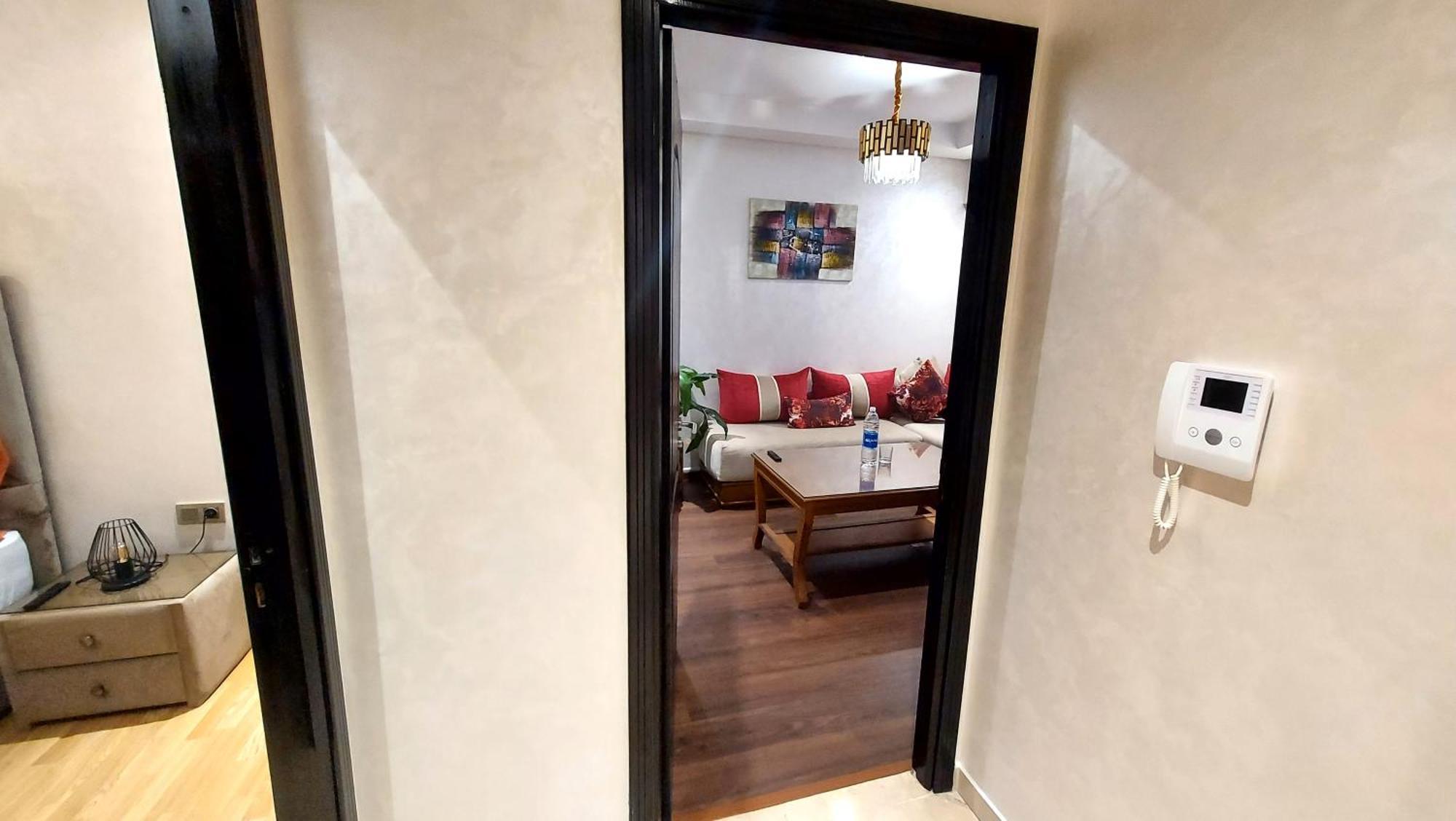 Luxury Downtown Apartment Of 80M2 In Front Of Hassan 2 Mosque And Sea From Family , Pour Famille , Interdit Couples Araabic Non Marie, Forbidden Unmarried Araabic Couples Basement Car Park Casablanca Buitenkant foto